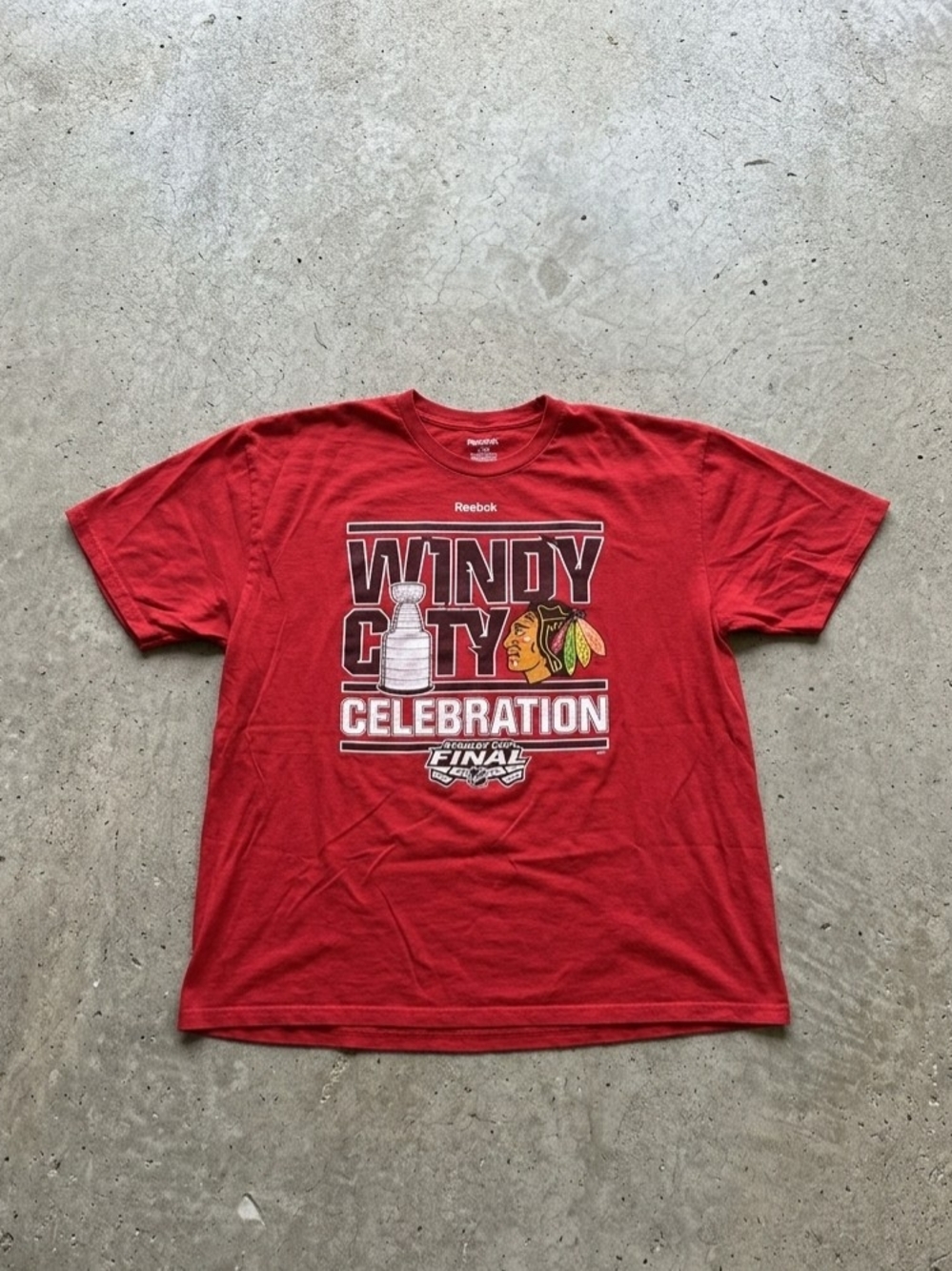 Reebok Men’s Red Windy City Celebration Graphic Tee Size 2XL